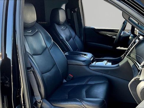 Used 2020 Cadillac Escalade Platinum AWD/4WD image 29
