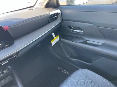 New 2026 Nissan Kicks SV w/ SV Premium Package FWD image 18