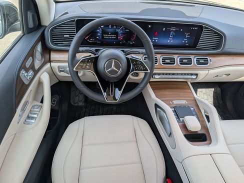 Used 2024 Mercedes-Benz GLE 450 4MATIC image 3