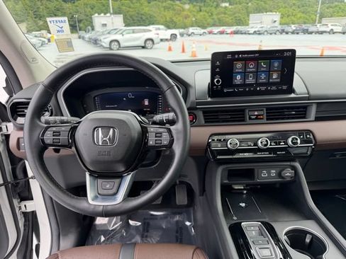 Certified 2024 Honda Pilot Elite image 15