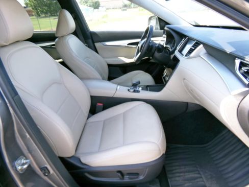 Used 2021 INFINITI QX50 Luxe FWD image 16