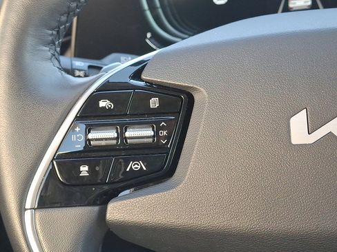 Certified 2025 Kia Niro SX Touring image 22