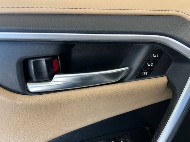 Used 2021 Toyota RAV4 Limited AWD/4WD image 28