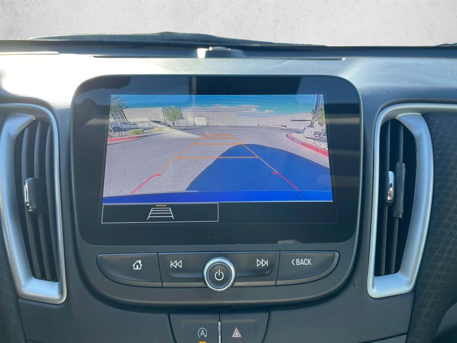 Used 2025 Chevrolet Malibu LT FWD image 17