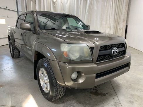 Used 2011 Toyota Tacoma 4x4 Double Cab image 2