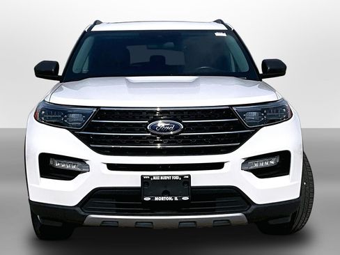 Used 2022 Ford Explorer XLT AWD/4WD image 3
