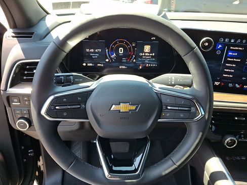Used 2025 Chevrolet Tahoe High Country AWD/4WD image 18