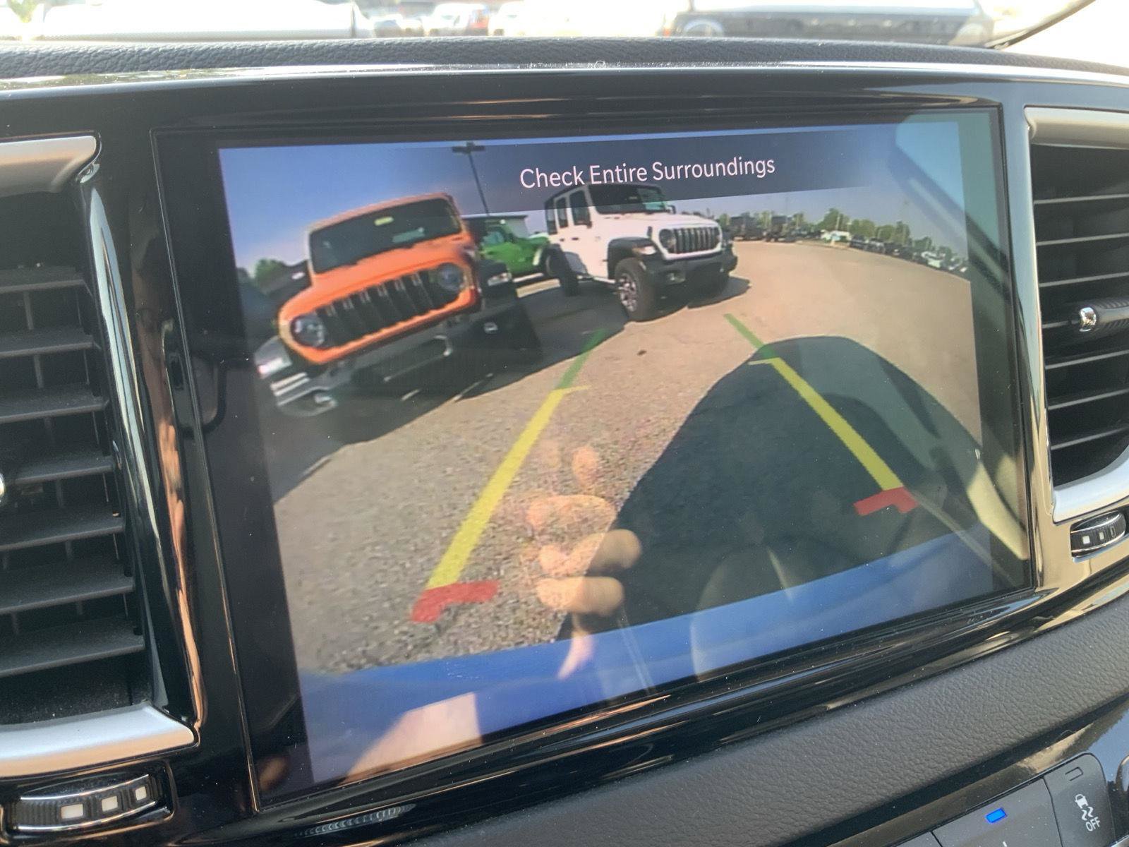 Used 2024 Chrysler Pacifica Touring-L FWD image 36