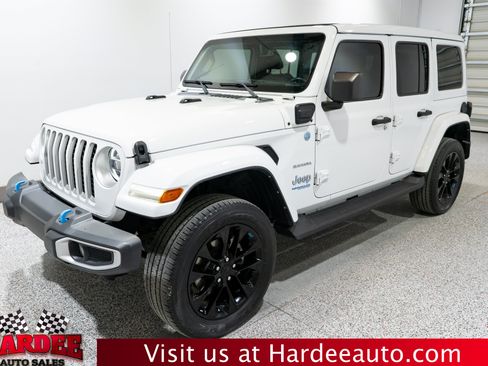 Used 2022 Jeep Wrangler Unlimited Sahara w/ Cold Weather Group AWD/4WD image 2