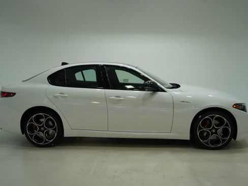 Used 2026 Alfa Romeo Giulia AWD image 8
