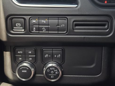 Used 2022 GMC Yukon AT4 AWD/4WD image 22