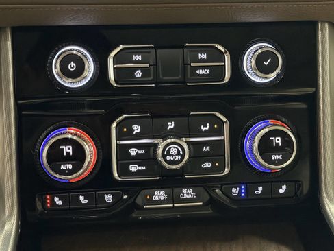 Used 2022 GMC Yukon XL Denali w/ Denali Premium Package image 18