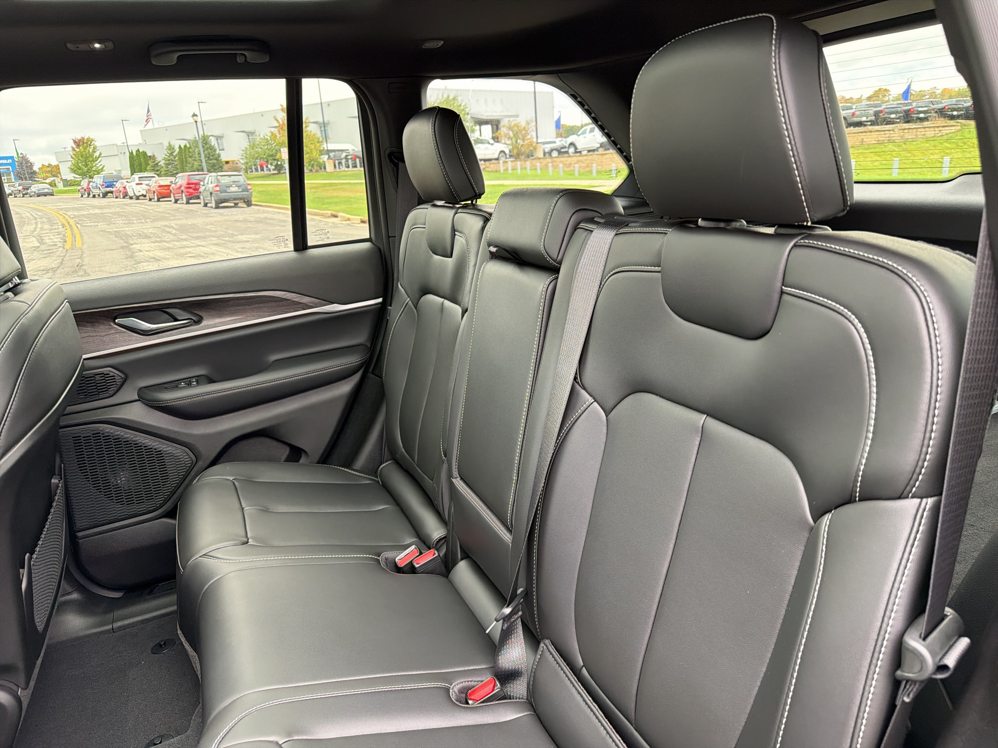 New 2027 Jeep Grand Cherokee Limited w/ Limited Altitude Package AWD/4WD image 36