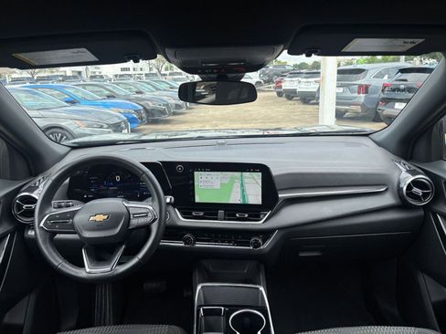 Used 2025 Chevrolet Equinox LT FWD image 34