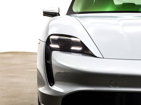 Used 2022 Porsche Taycan image 15