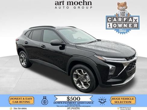 Used 2025 Chevrolet Trax LT FWD image 1