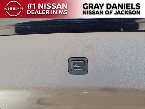 Used 2020 Chevrolet Traverse LT w/ LT Premium Package image 9