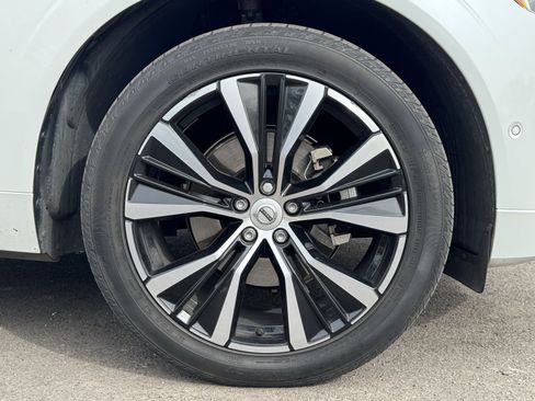 Used 2024 Volvo XC60 B5 Plus w/ Protection Package Premier image 9