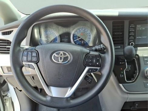 Used 2020 Toyota Sienna L FWD image 15