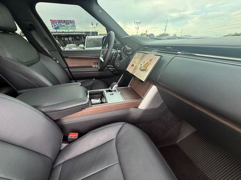 Used 2025 Land Rover Range Rover SE AWD/4WD image 25
