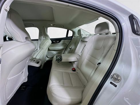 Used 2024 Volvo S60 B5 Plus image 13