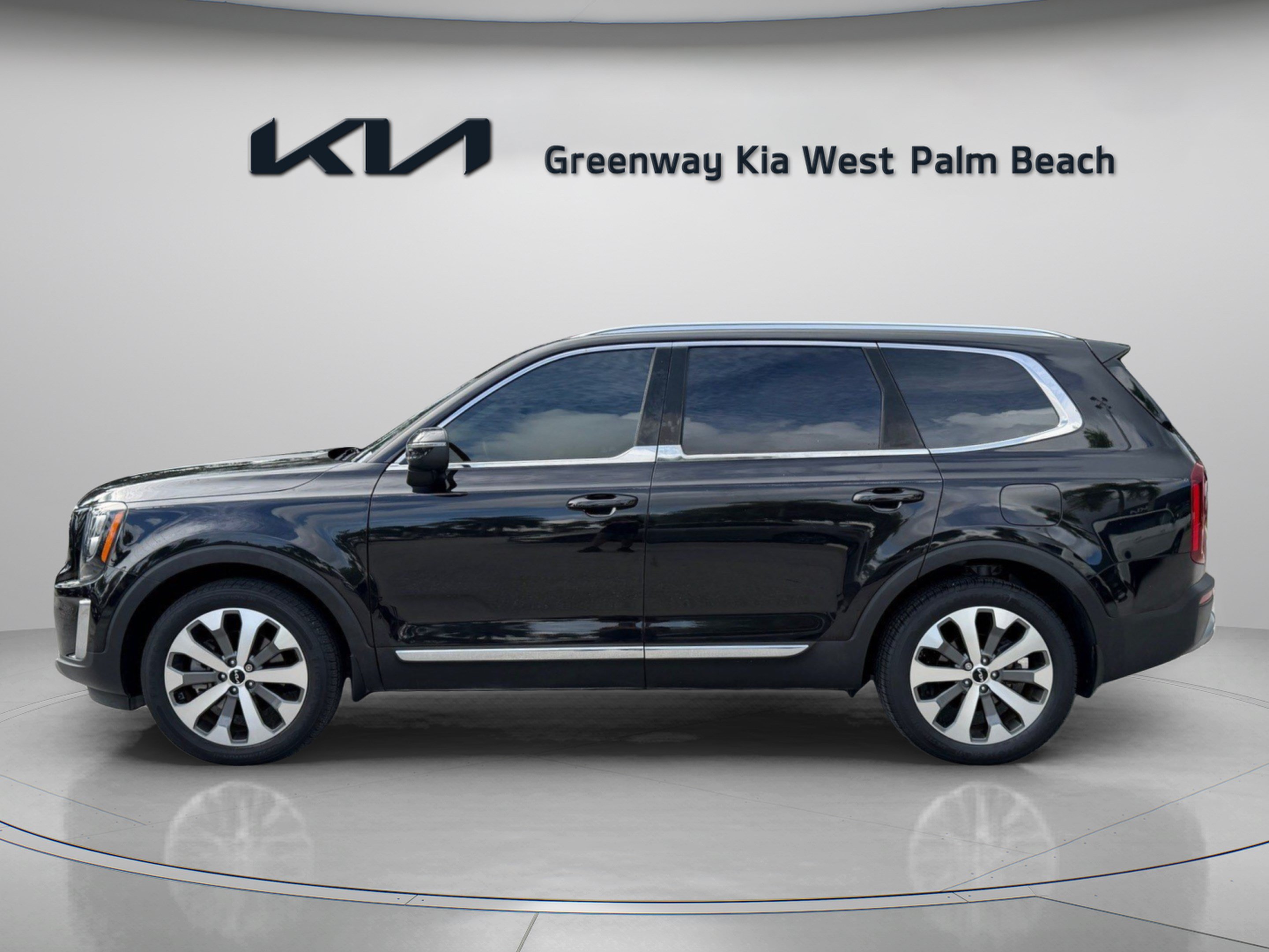 Certified 2022 Kia Telluride EX w/ EX Premium Package FWD image 4