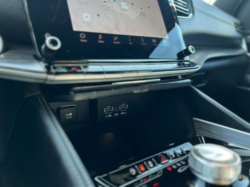 Used 2024 Jeep Wagoneer Series II w/ Flexible Seating Group image 19