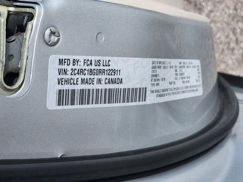 Used 2024 Chrysler Pacifica Touring-L FWD image 33