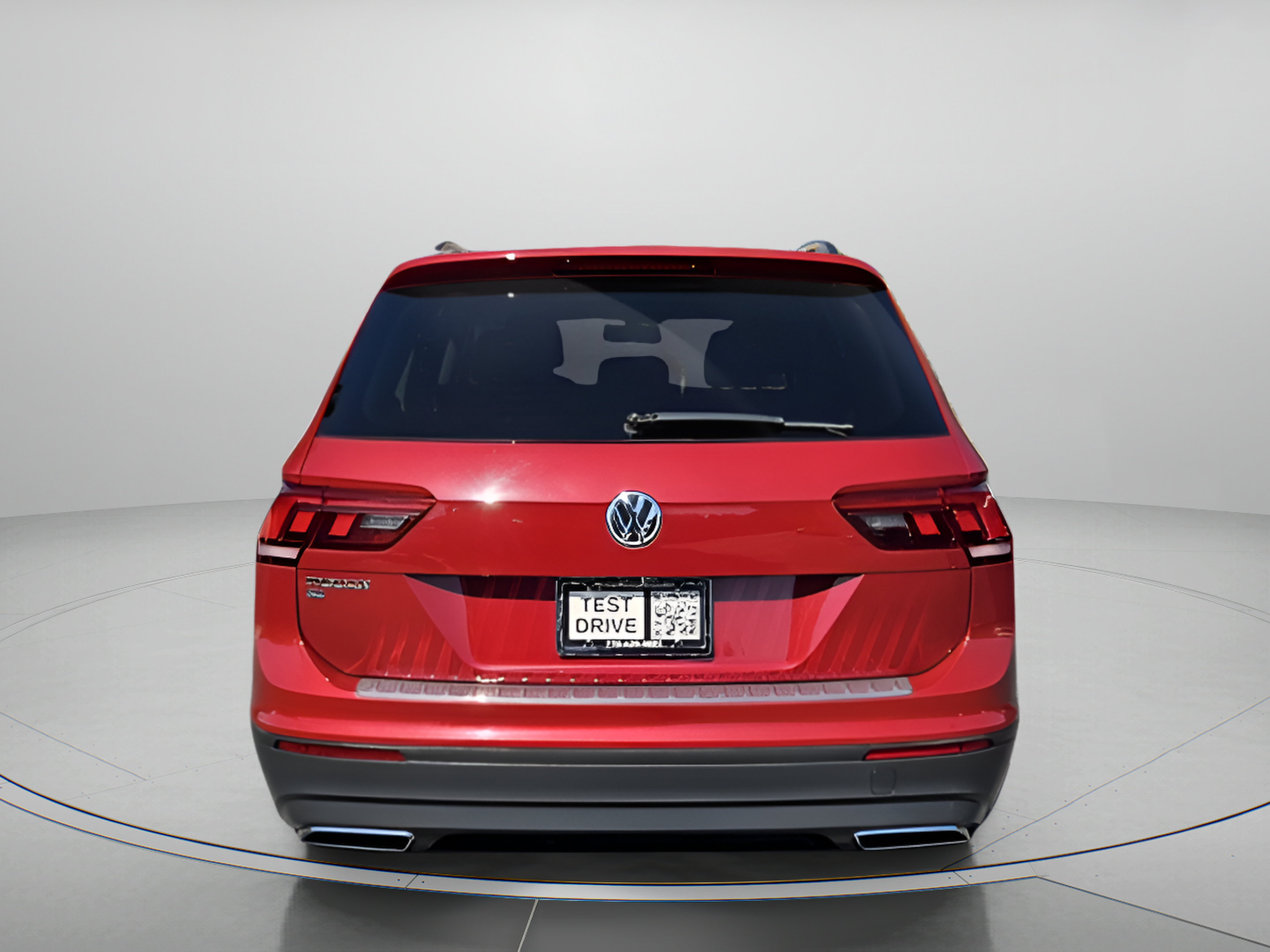 Used 2019 Volkswagen Tiguan SE w/ Panoramic Sunroof Package FWD image 4