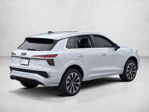 New 2026 Audi Q3 quattro 2.0T AWD/4WD image 2