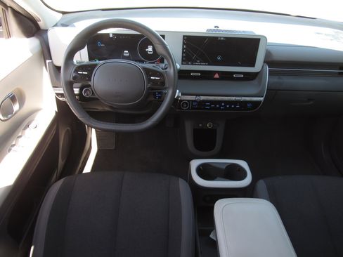 Used 2024 Hyundai Ioniq 5 SEL image 17