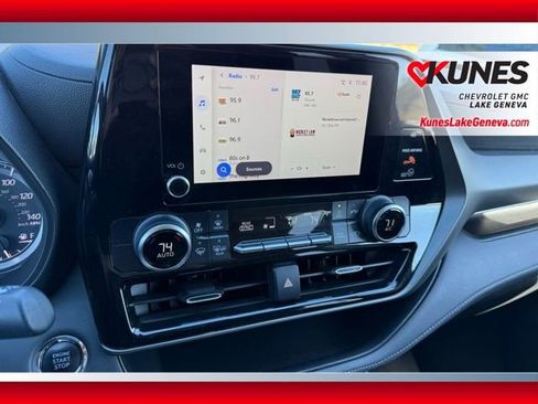 Used 2023 Toyota Highlander LE image 17