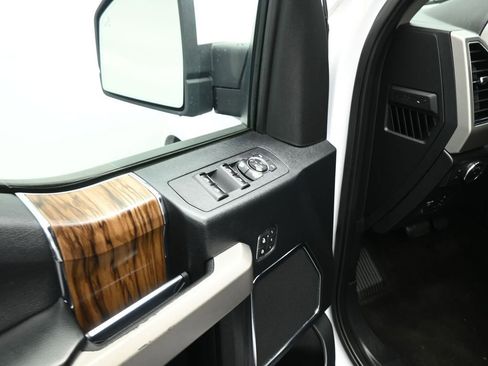 Used 2020 Ford F150 Lariat image 9