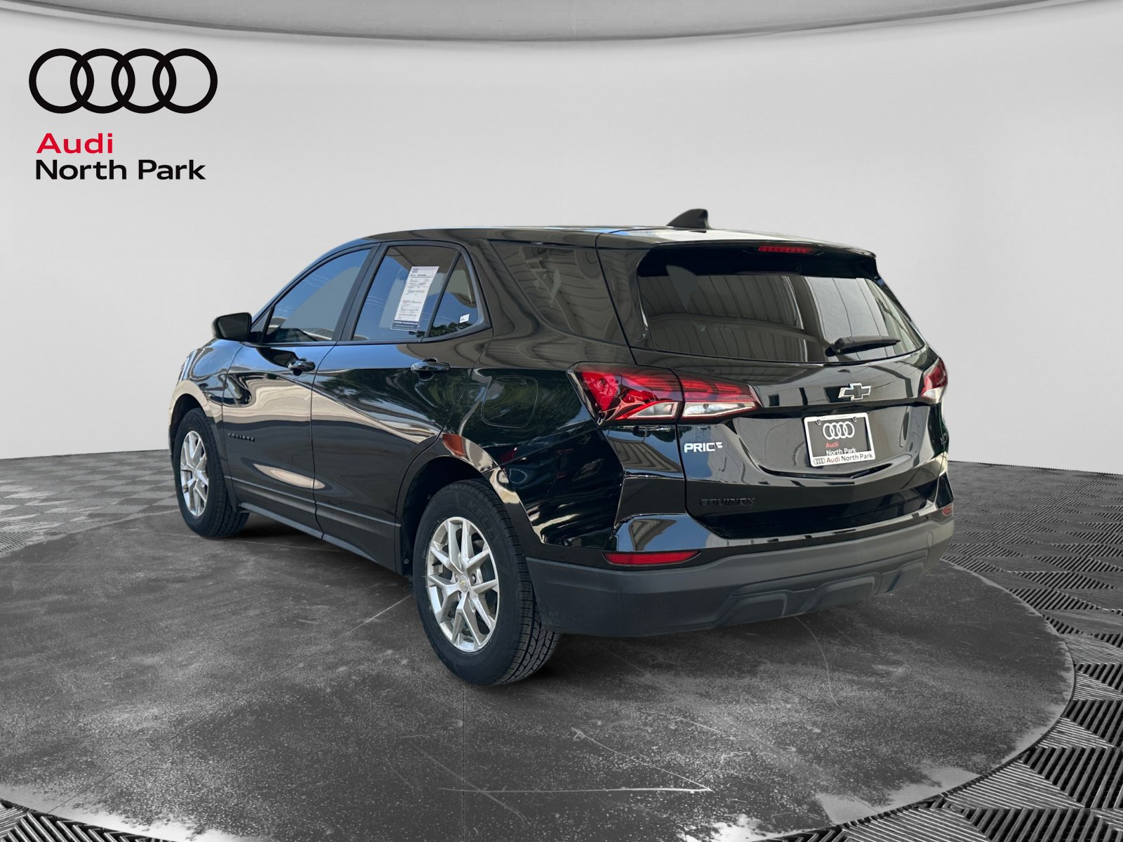 Used 2023 Chevrolet Equinox LS w/ LS Convenience Package FWD image 3
