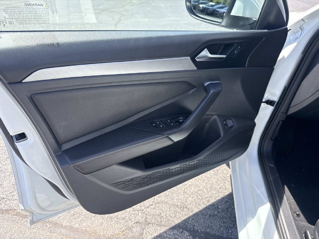 Used 2023 Volkswagen Jetta SE FWD image 17