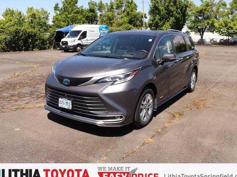 Used 2021 Toyota Sienna Platinum AWD/4WD image 1