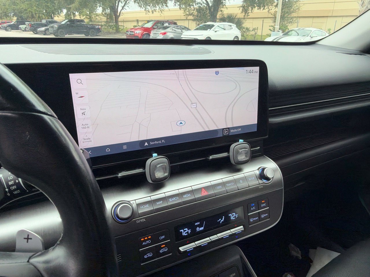 Used 2024 Hyundai Kona Limited FWD image 4