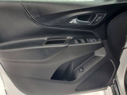 Used 2018 Chevrolet Equinox LT w/ Sun & Infotainment Package image 11