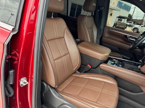 Used 2025 Chevrolet Tahoe High Country RWD image 12