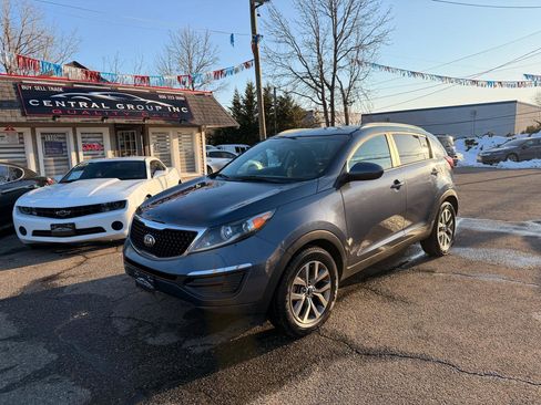 Used 2016 Kia Sportage LX w/ LX Popular Package image 2