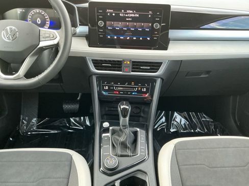 New 2025 Volkswagen Taos SE image 11