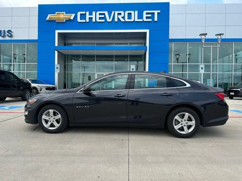 Used 2023 Chevrolet Malibu LT FWD image 2
