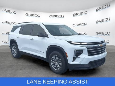 Used 2024 Chevrolet Traverse LT w/ Enhanced Driving Package FWD image 1