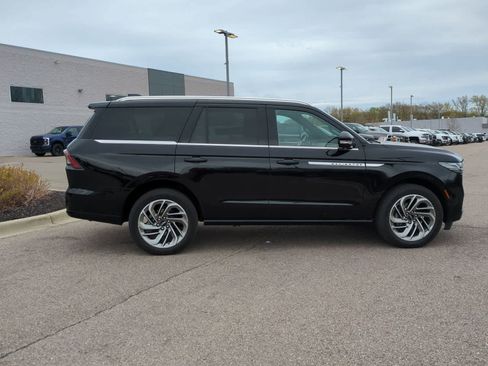 Used 2025 Lincoln Navigator Reserve AWD/4WD image 9