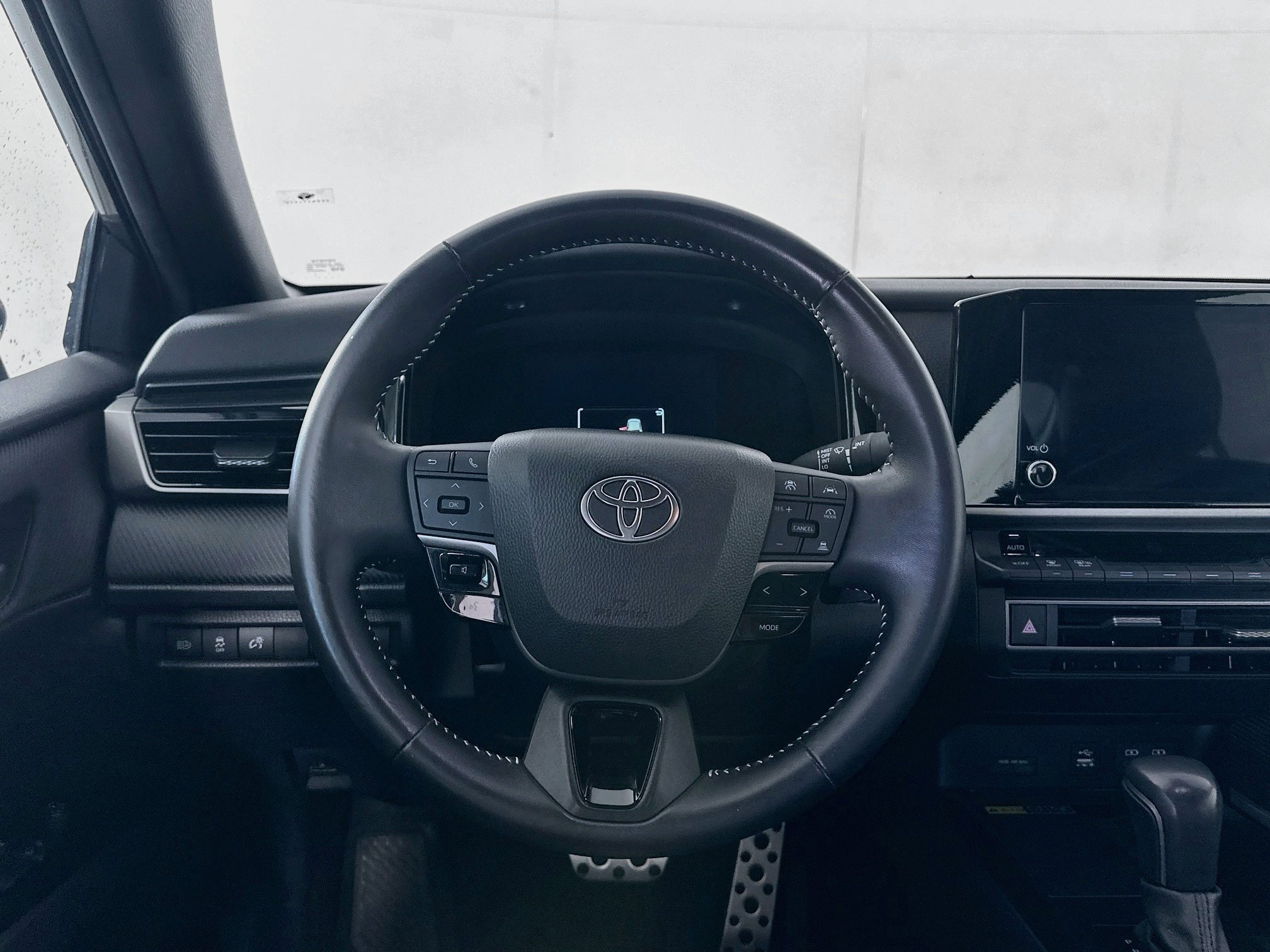 Used 2025 Toyota Camry SE FWD image 18
