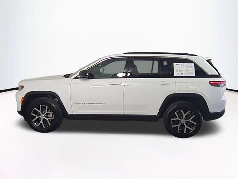 Used 2025 Jeep Grand Cherokee Limited AWD/4WD image 8