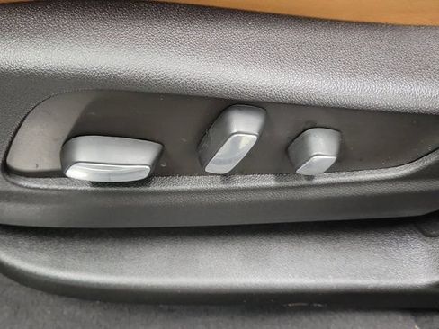 Used 2022 Cadillac XT5 Premium Luxury w/ Technology Package FWD image 23