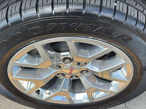 Certified 2018 GMC Yukon SLT w/ Open Road Package RWD image 12