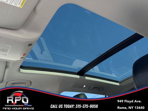 Used 2022 Volkswagen Tiguan SE AWD/4WD image 14