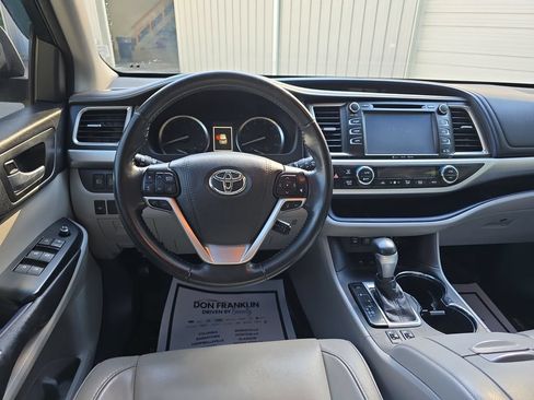 Used 2018 Toyota Highlander XLE w/ Protection Package #3 AWD/4WD image 13